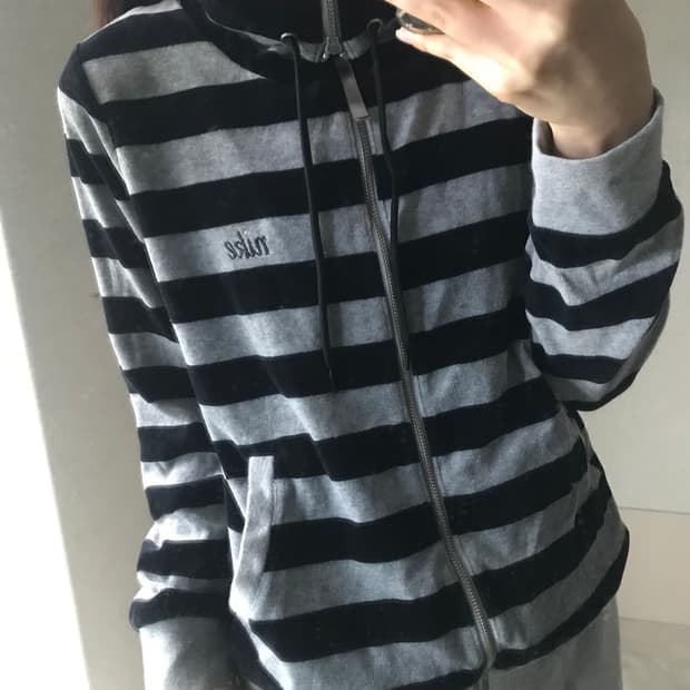 나이키 하이넥 스트라이프 벨벳 집업