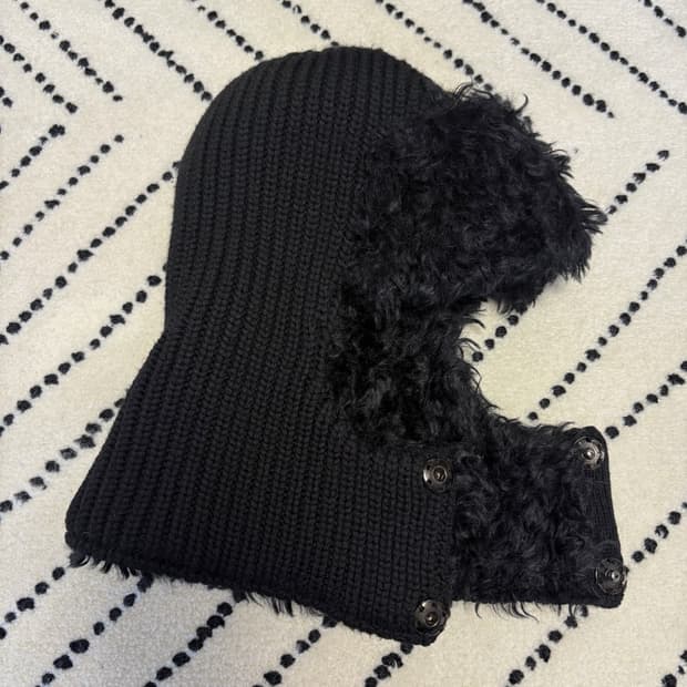 Prada 양모 헤어리 트루퍼 햇 