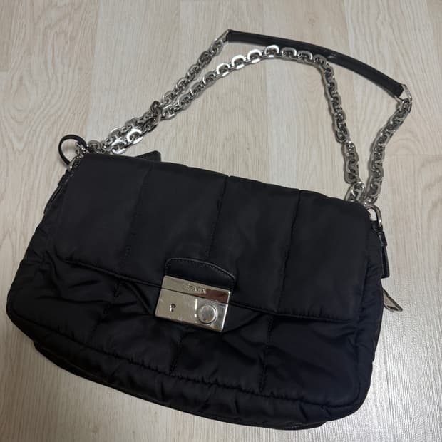 프라다 체인 숄더백