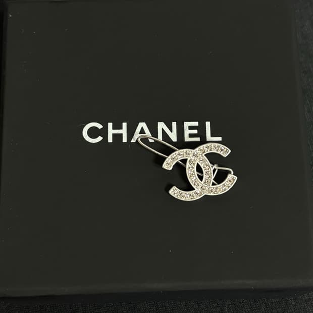 샤넬 cc로고 정품 업사이클링 실버 크리스탈 헤어핀