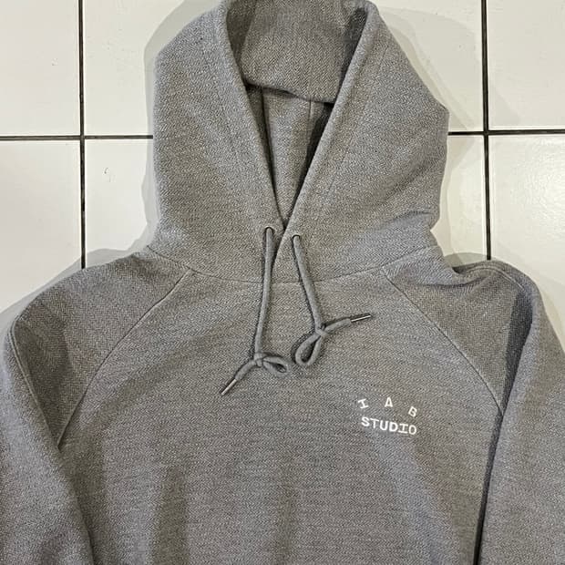 아이앱 스튜디오 헤링본 후드티 그레이