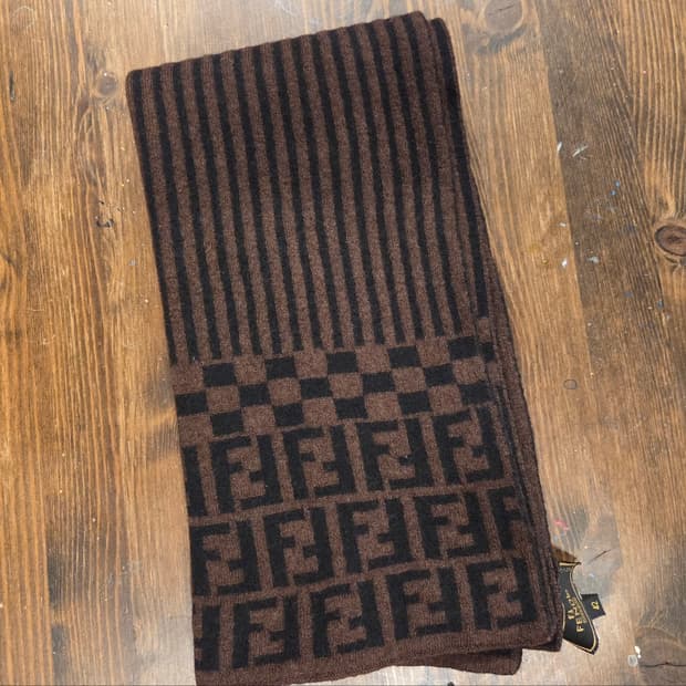 펜디 램스울 머플러 