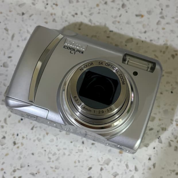 니콘 쿨픽스 L1 디지털 카메라 실버 Coolpix 건전지 디카 스트랩