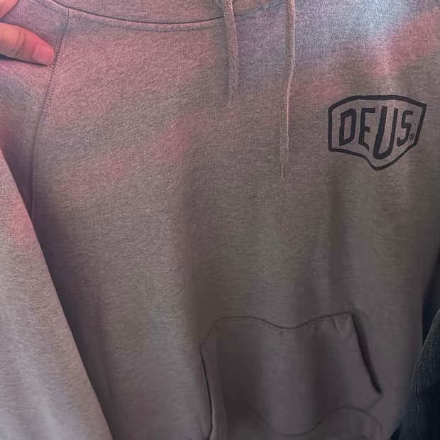 데우스 후드티 팔아요