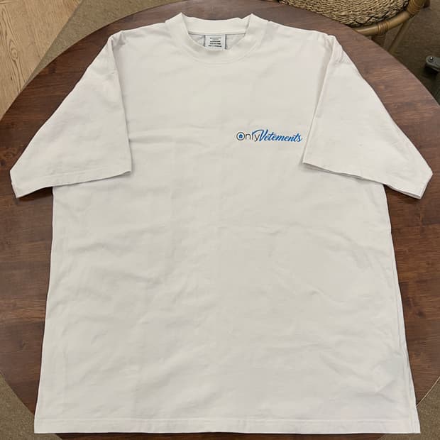 [정품] VETEMENTS 온리 베트멍 한정판 화이트 티셔츠 오버핏 S