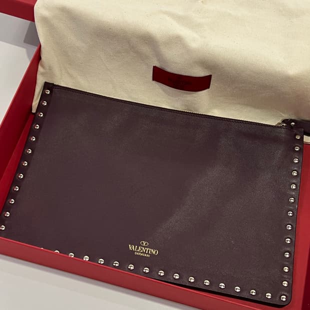 발렌티노 락스타드 클러치 (정품)