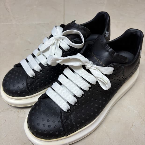 알렉산더 맥퀸 오버솔 스니커즈 블랙