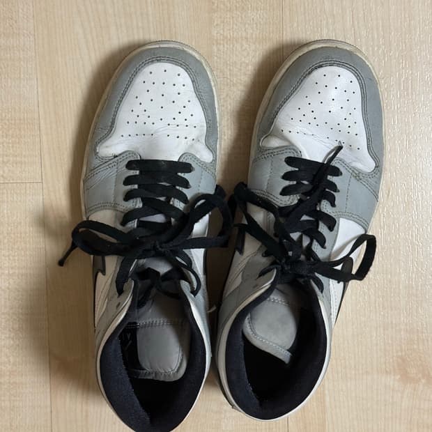 조던1 미드 라이트 스모크 그레이