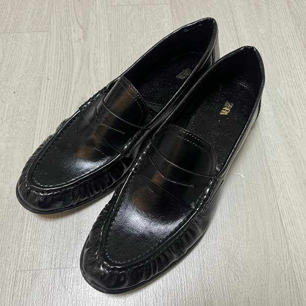 자라 셔링 로퍼 41사이즈