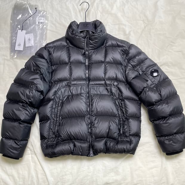 L 24FW CP컴퍼니 DD쉘 다운 자켓 블랙