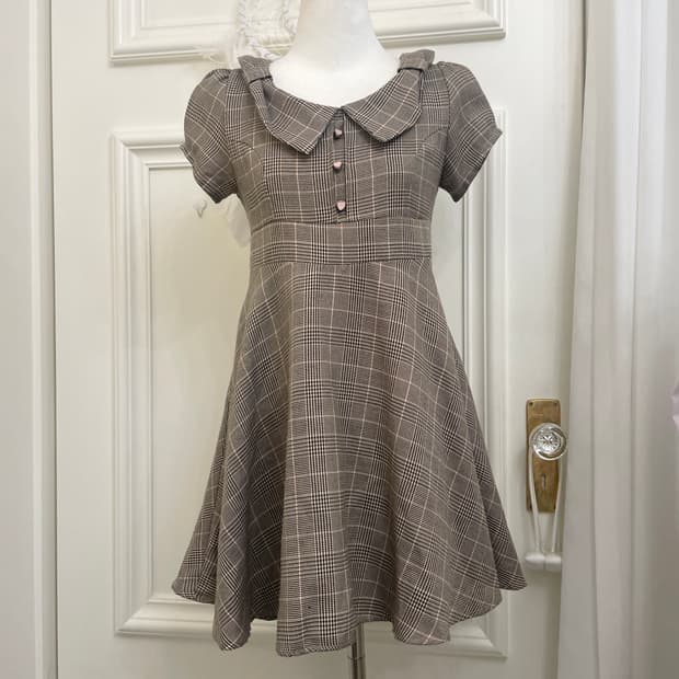 brown check bow collar pink heart button