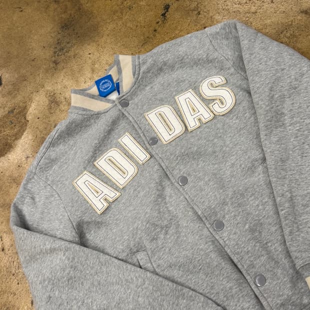 아디다스 그레이 바시티 점퍼 100