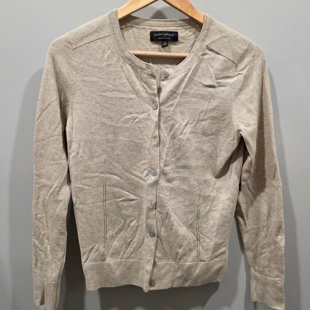 바나나 리퍼블릭 라운드넥 니트 가디건