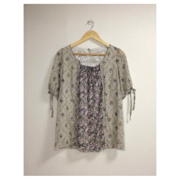 빈티지 플라워 셔링 블라우스