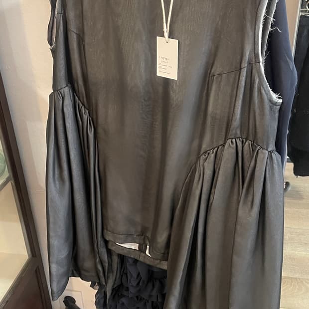 꼼데가르송 슬리브리스 블라우스