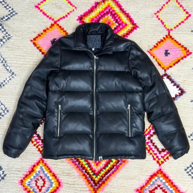 베이프 레더 클래식 다운 자켓