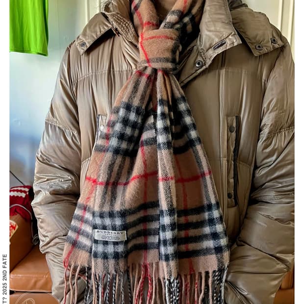 2000s BURBERRY London Lambs Wool Muffler