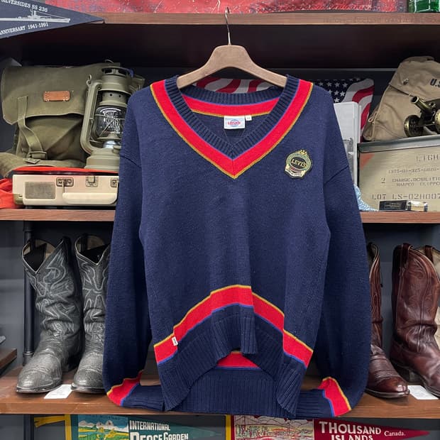 90s 리바이스 크리켓 패치 로고 프레피 브이넥 니트 스웨터