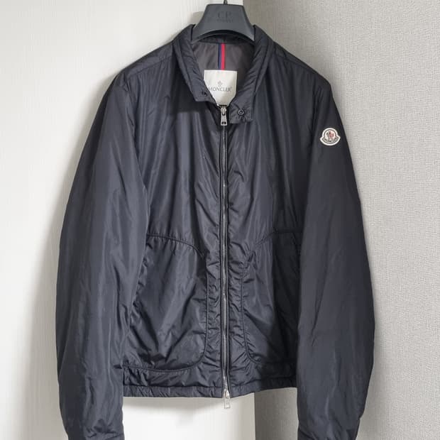 몽클레어 경량패딩 바람막이