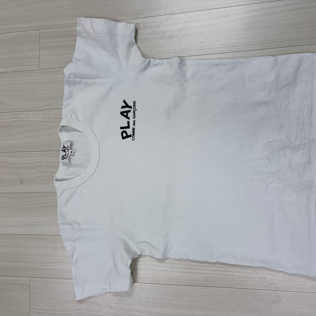 꼼데가르송 PLAY 흰색 반팔 티셔츠