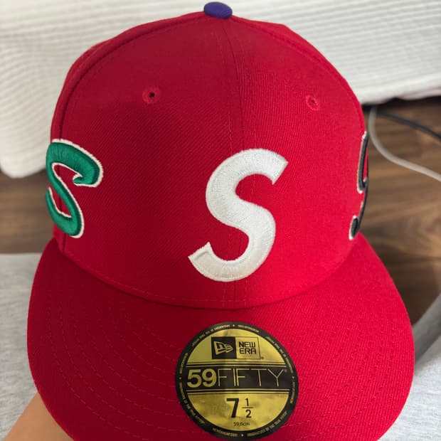 슈프림 멀티 S 로고 뉴에라 레드 - 25SS
