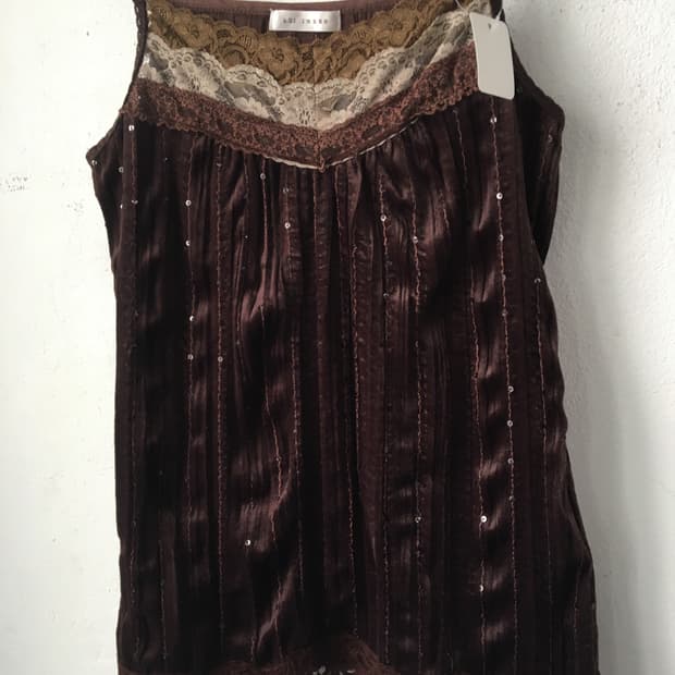 Lace point velvet sleeveless