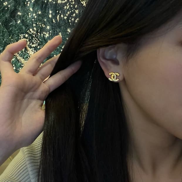 샤넬 정품 업사이클링 CC 미니 골드 귀걸이