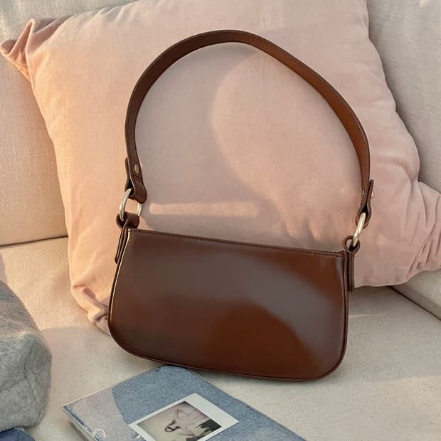 새상품 영국 브랜드 ASOS 리얼 레더 브라운 미니 숄더백