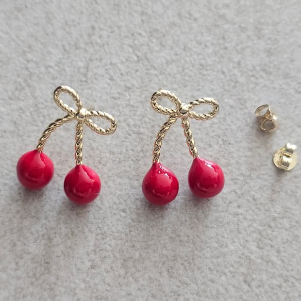 고급스러운 체리 리본 귀걸이