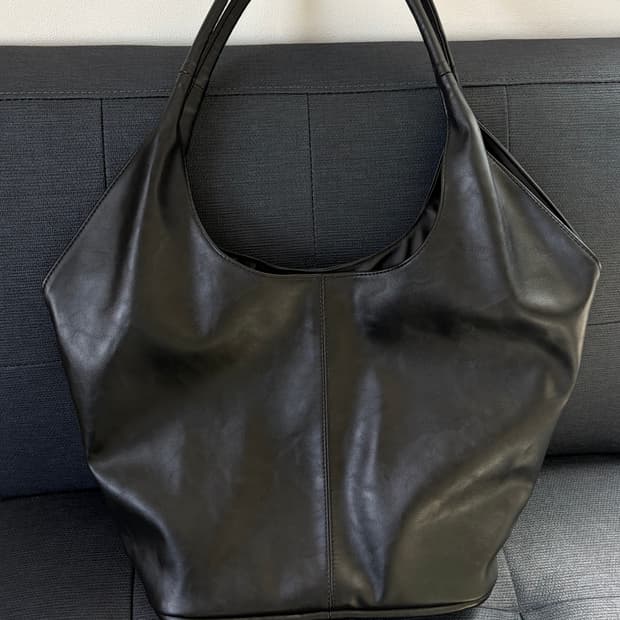 여밈 베이스백 블랙