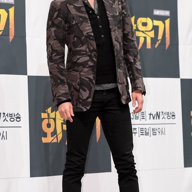 톰포드 헨리넥 니트 판매 합니다. 