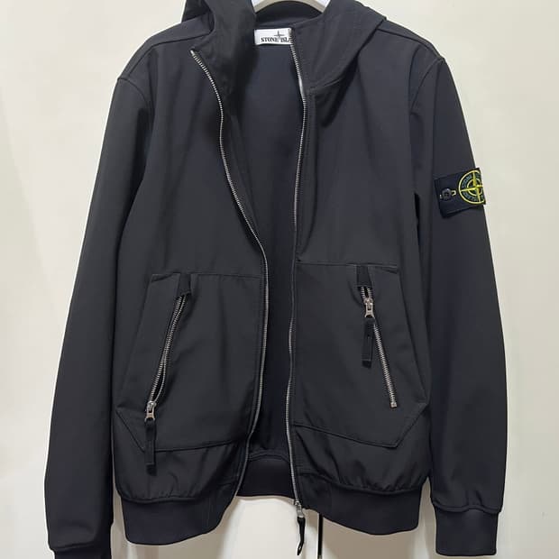 스톤아일랜드 소프트쉘 m사이즈