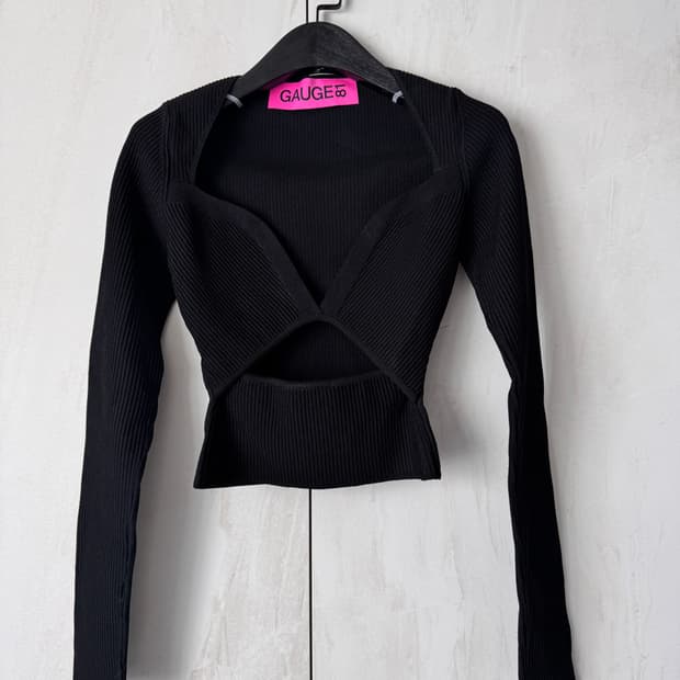 새상품 Gauge81 블랙 컷아웃 니트 탑 XXS(44사이즈,55가능)