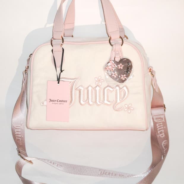쥬시 꾸뛰르 크림핑크 벨로아 스쿨 토트백 + 하트 챰