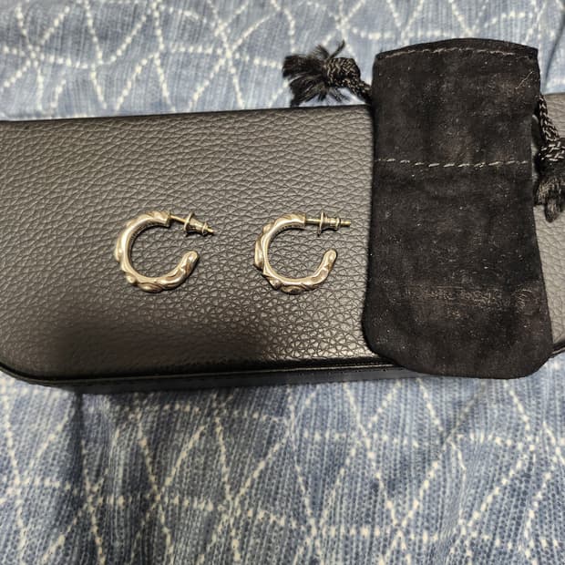 크롬하츠 스크롤후프이어링 한쌍(2ea) 팝니다.