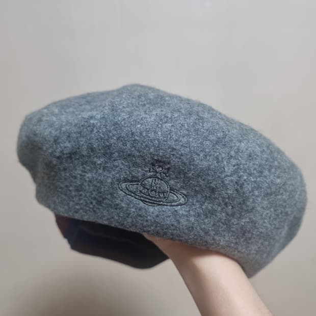 비비안웨스트우드 베레모 그레이