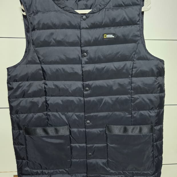 내셔널지오그래픽 남성 미니로고 덕다운 경량 조끼 패딩(100사이즈)