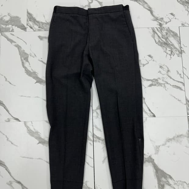 솔리드옴므 차콜 밑단 지퍼 슬랙스