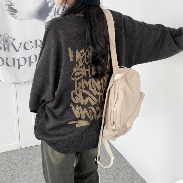 백 레터링 프린트 오버핏 니트