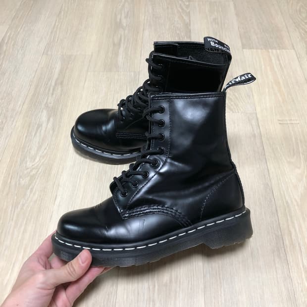 (230) 닥터마틴 Dr.martens 1460 화이트 스티치 8홀 부츠