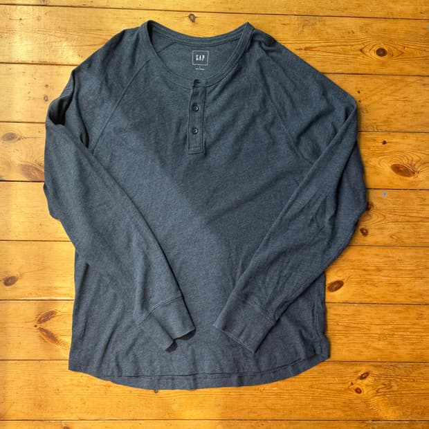 갭 헨리넥 롱슬리브