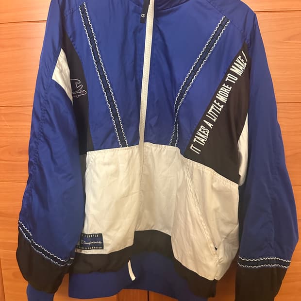 챔피온 바람막이