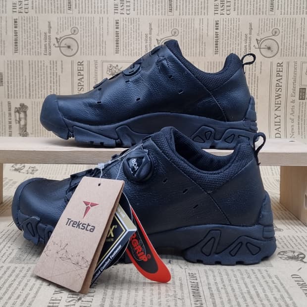 새상품 트렉스타 코브라 트레킹화 230