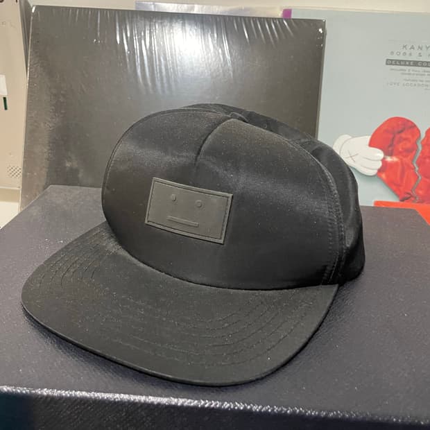 아크네 스튜디오 스냅백 볼캡 블랙