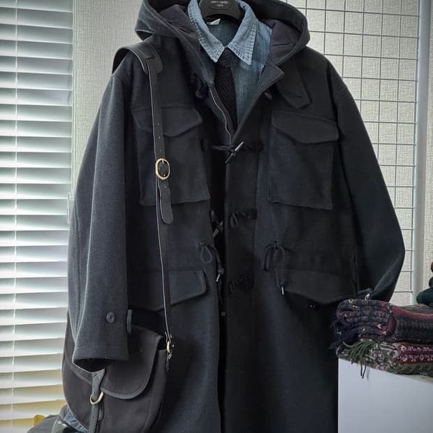 [BEAMS] 미드 레벨 밀리터리 더플 코트 (Charcoal)