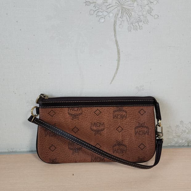 MCM 시그니처 비세토 미니 파우치 백