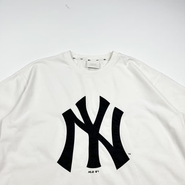MLB 뉴욕양키스 빅로고 화이트 반팔 티셔츠 (실측 L)