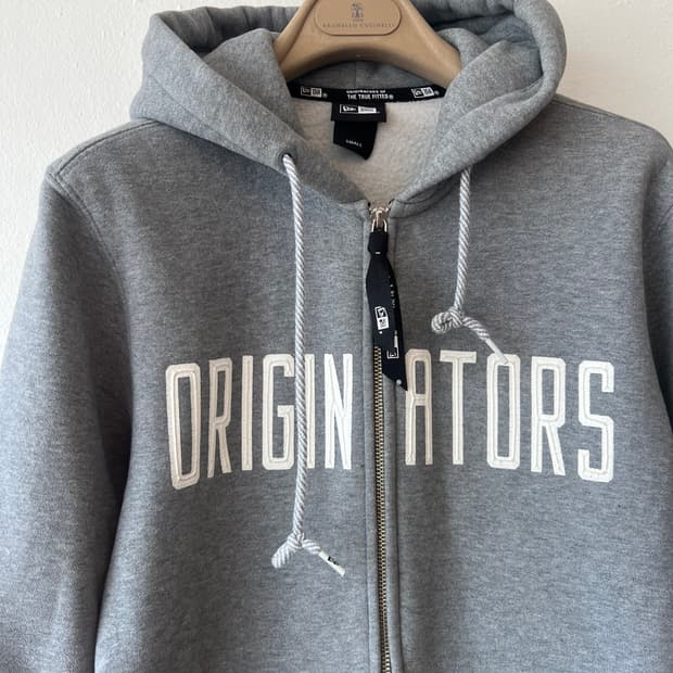 뉴에라 남여공용 그레이 후드집업점퍼 코튼점퍼