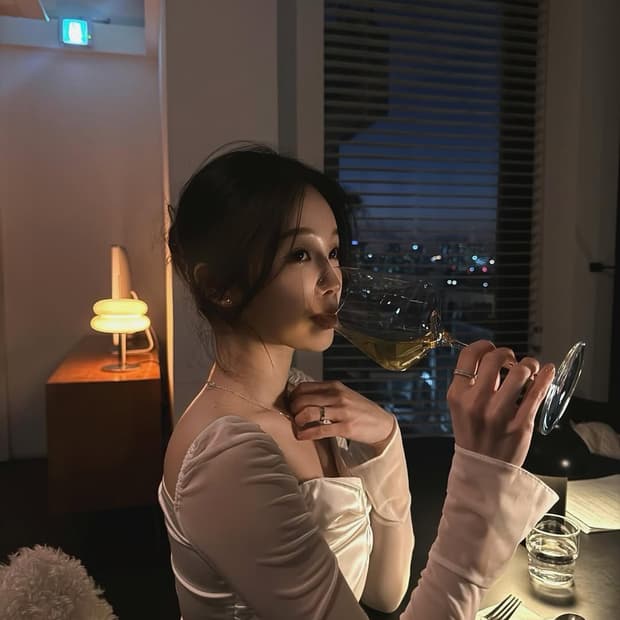(새상품) 힐다 고희 실키 스완 블라우스 [화이트]