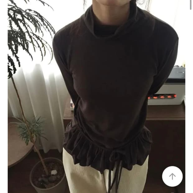 모래하우스 프릴 레이어드 폴라티 브라운